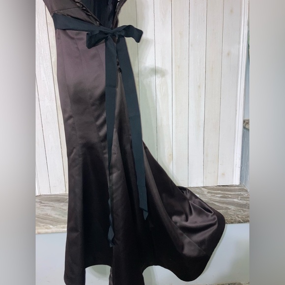 Vera Wang Maids Satin Gown Brown w/ black ribbon on waist strapless size 8 - Picture 6 of 16